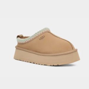 BRAND NEW Ugg Tazz Sand Size 7